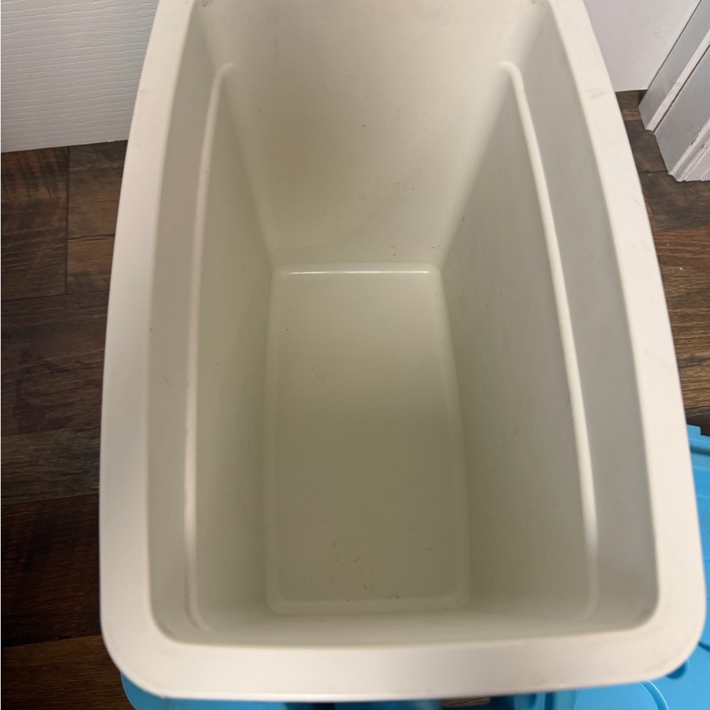 Legend 24 IGLOO Cooler Ice
Chest Barbie Tiffany Blue 1987/88
VINTAGE - Picture 8 of 10